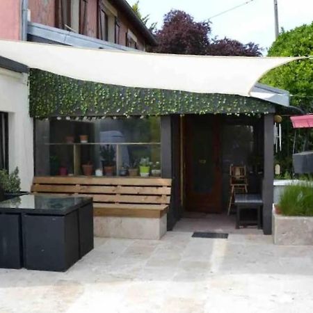 Leleka Hostel Esbly Exterior photo